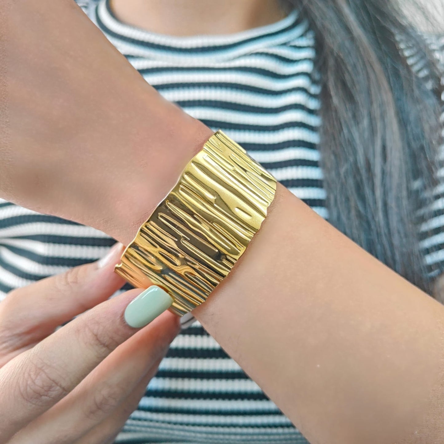 TIMELESS BRASS ADJUSTABLE HAND CUFF