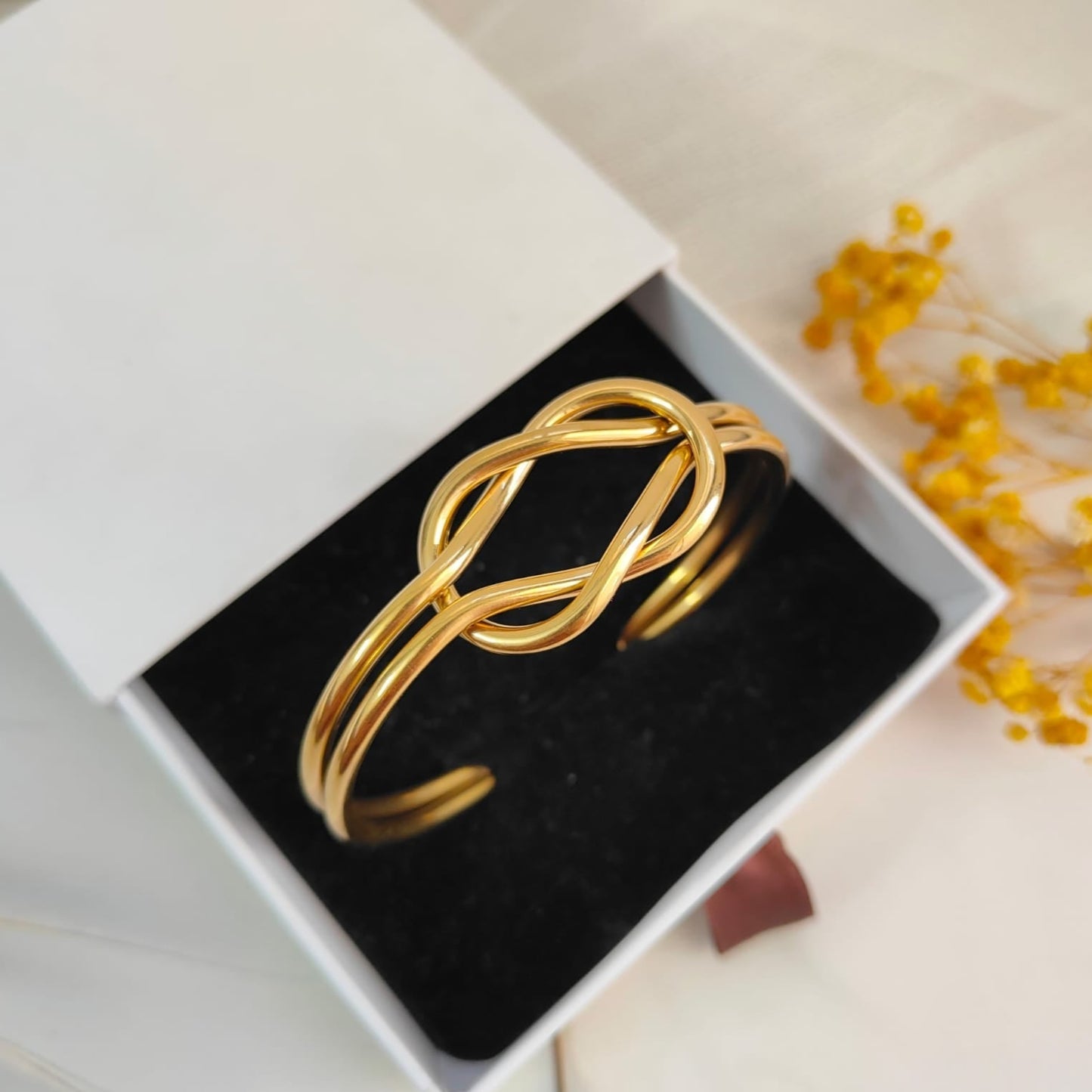 GOLDEN TWISTED BRACELET