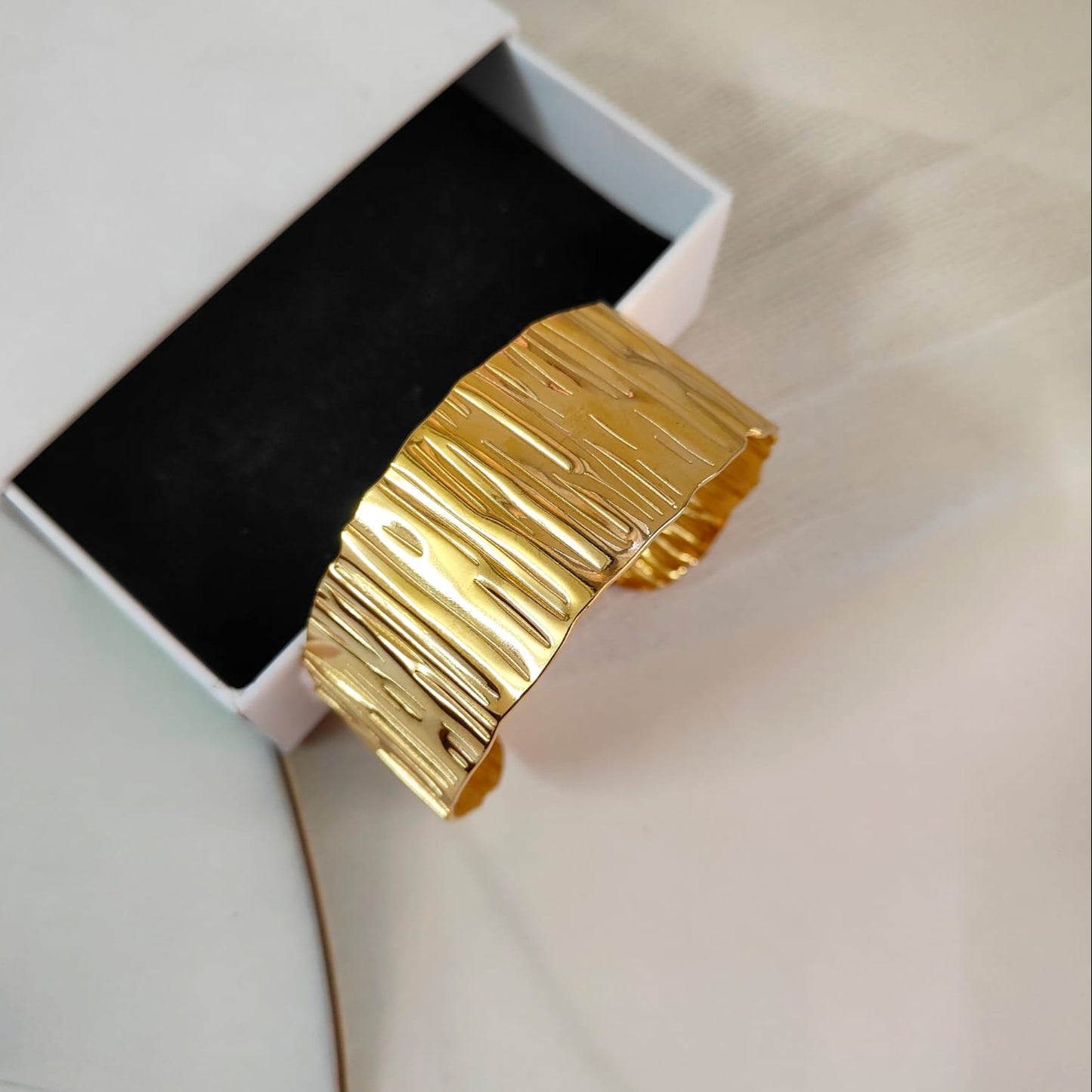 TIMELESS BRASS ADJUSTABLE HAND CUFF