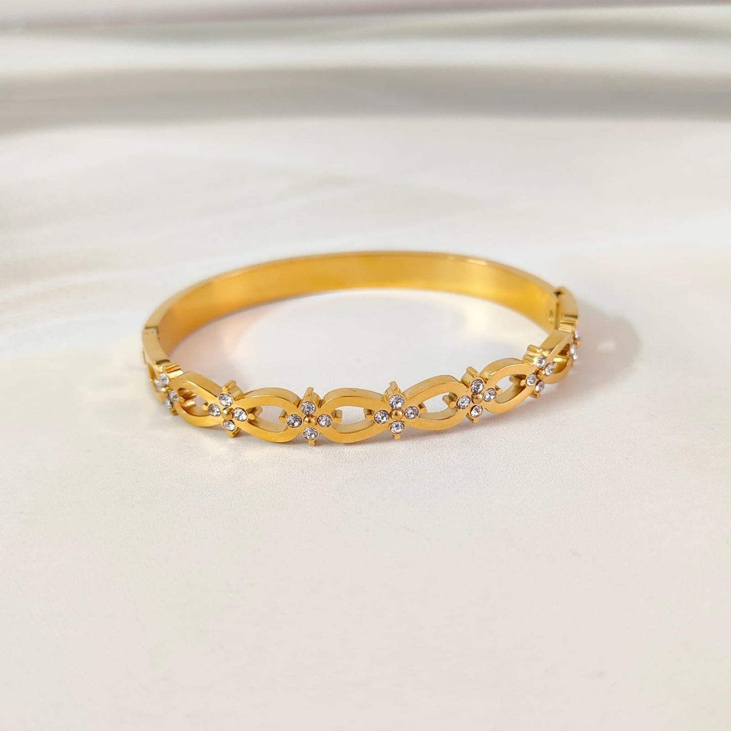 DIAMOND STUDDED BRACELET