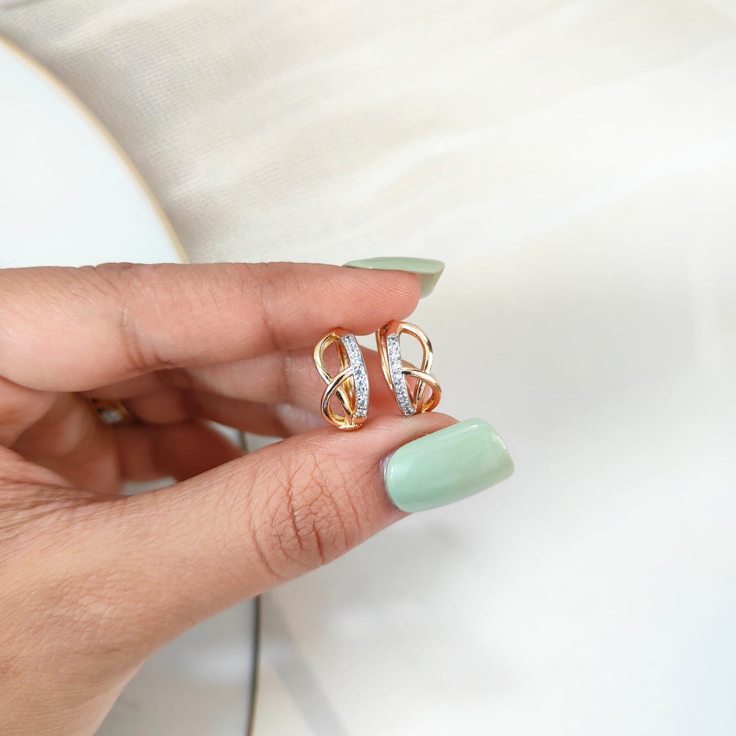 TWISTED ROSEGOLD HOOPS