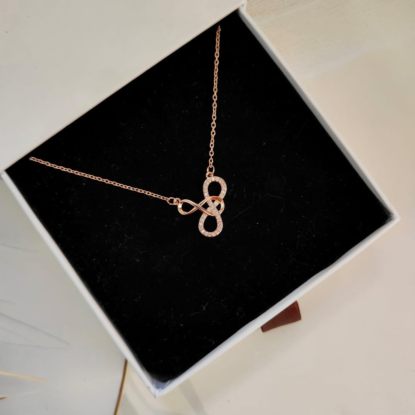 TWISTED INFINITE NECKLACE 105