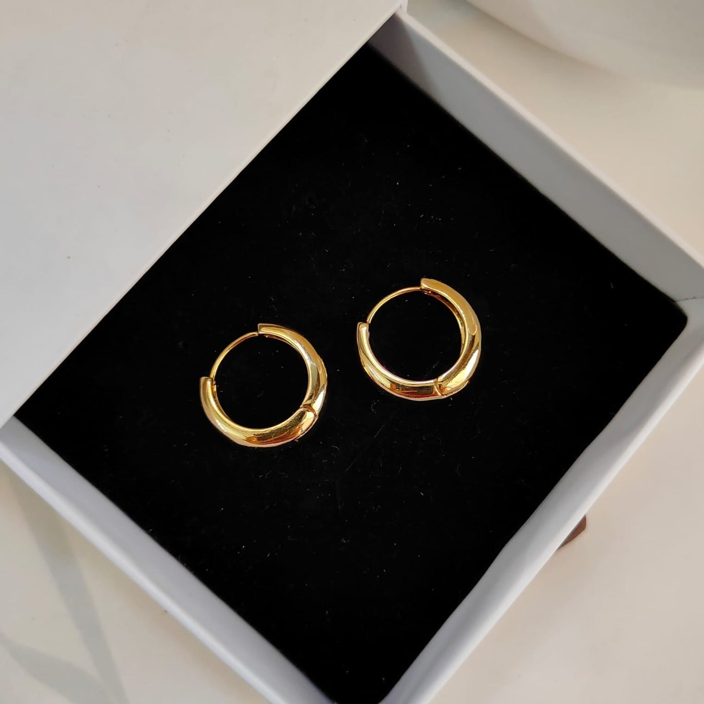 SIMPLE GOLDEN HOOPS 377