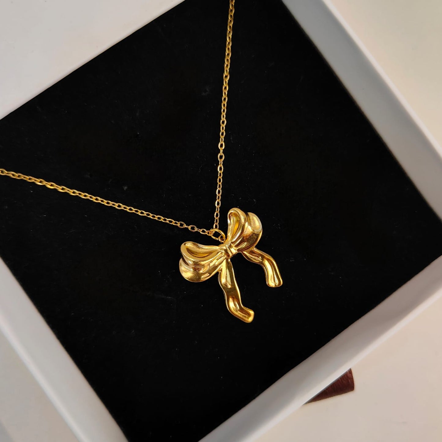 BOW NECKLACE