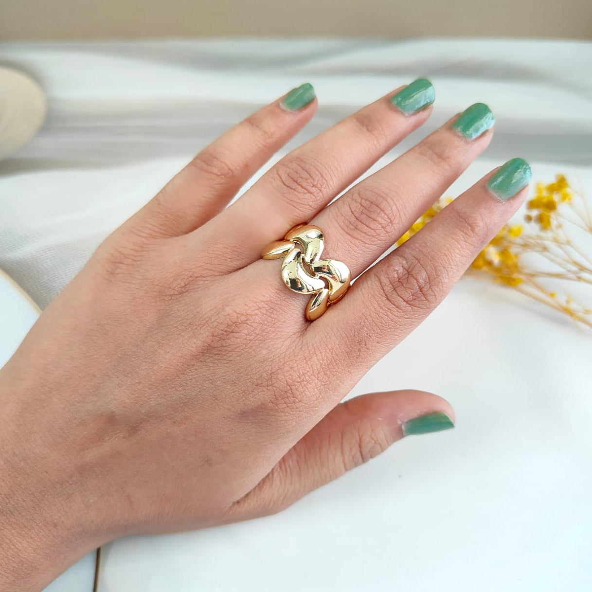 WAVY RING