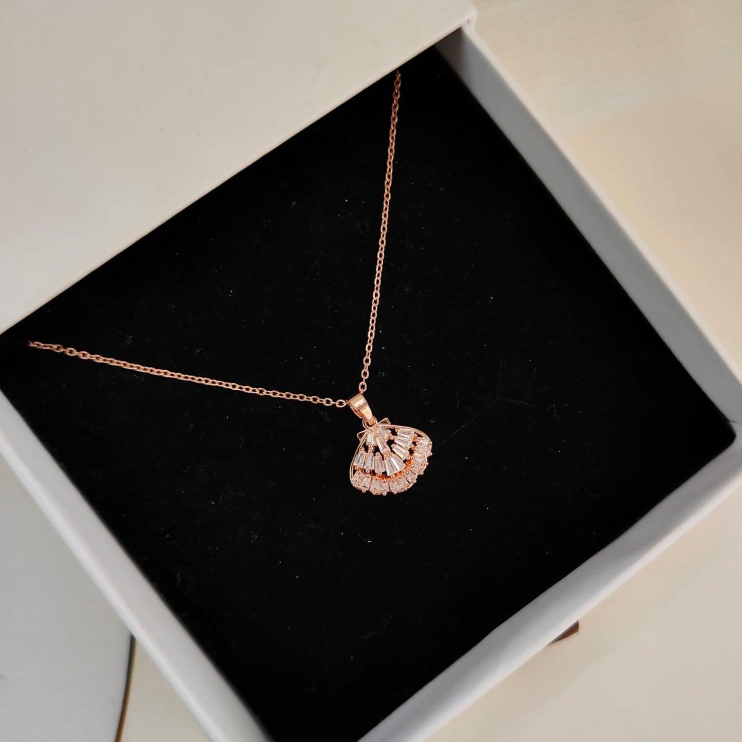 SHELF NECKLACE 133