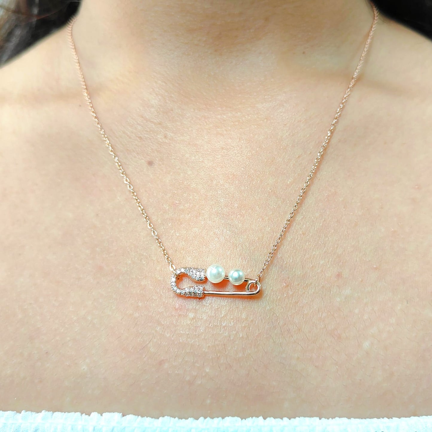 SAFETY PIN PEARL NECKLACE 305