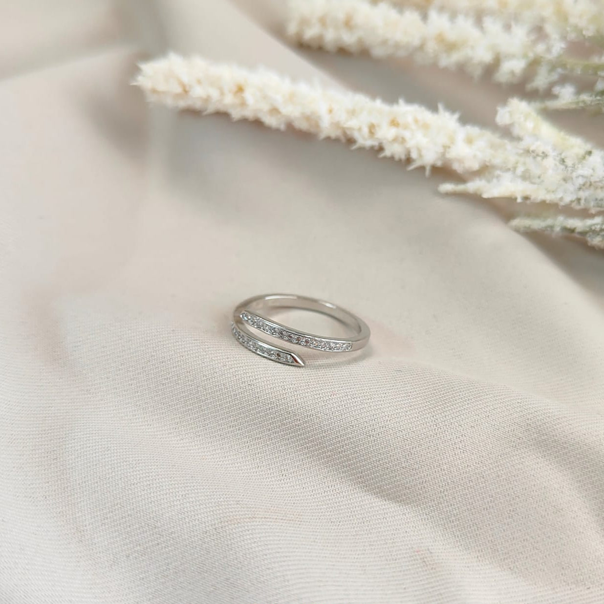 TOP OPEN SILVER RING 379