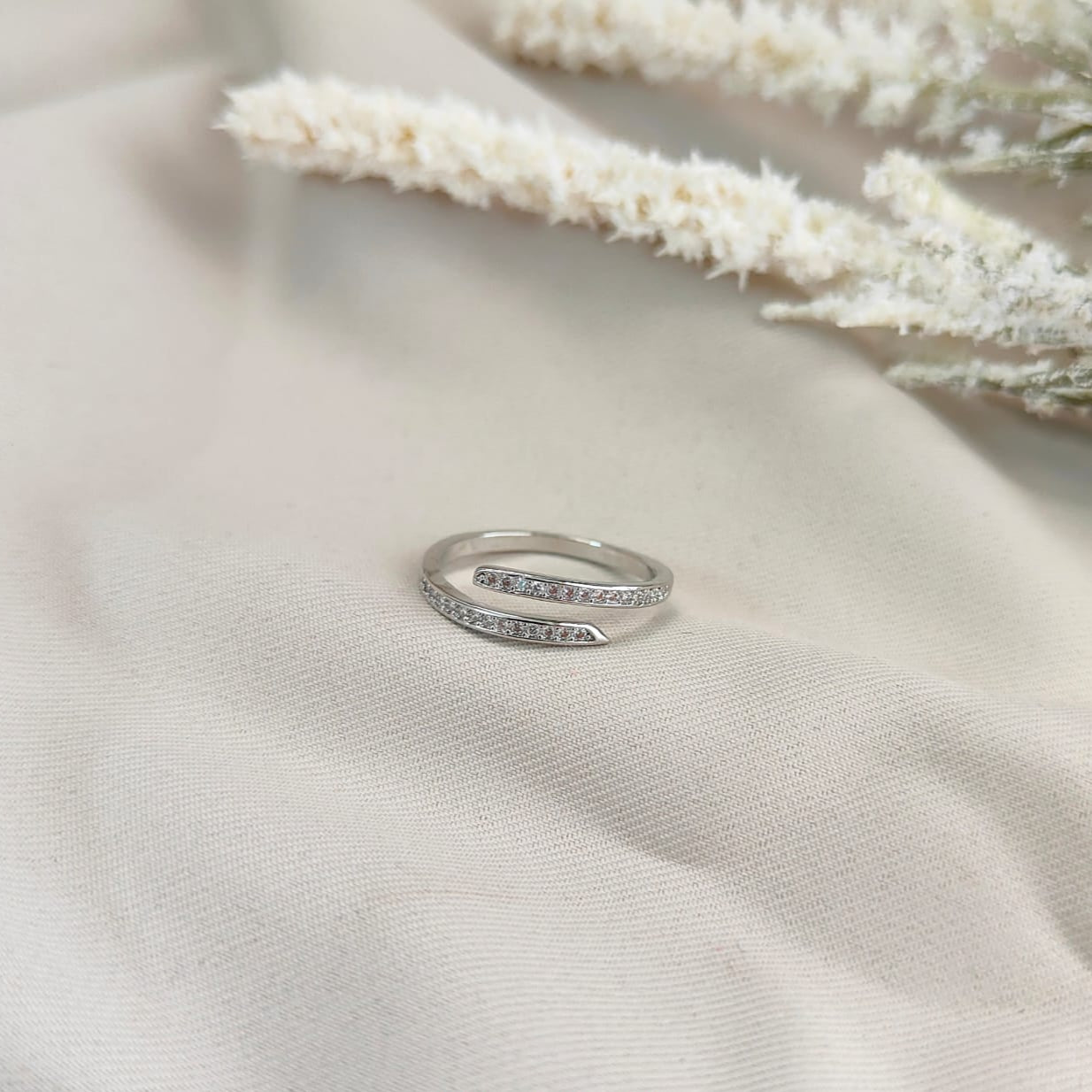 TOP OPEN SILVER RING 379