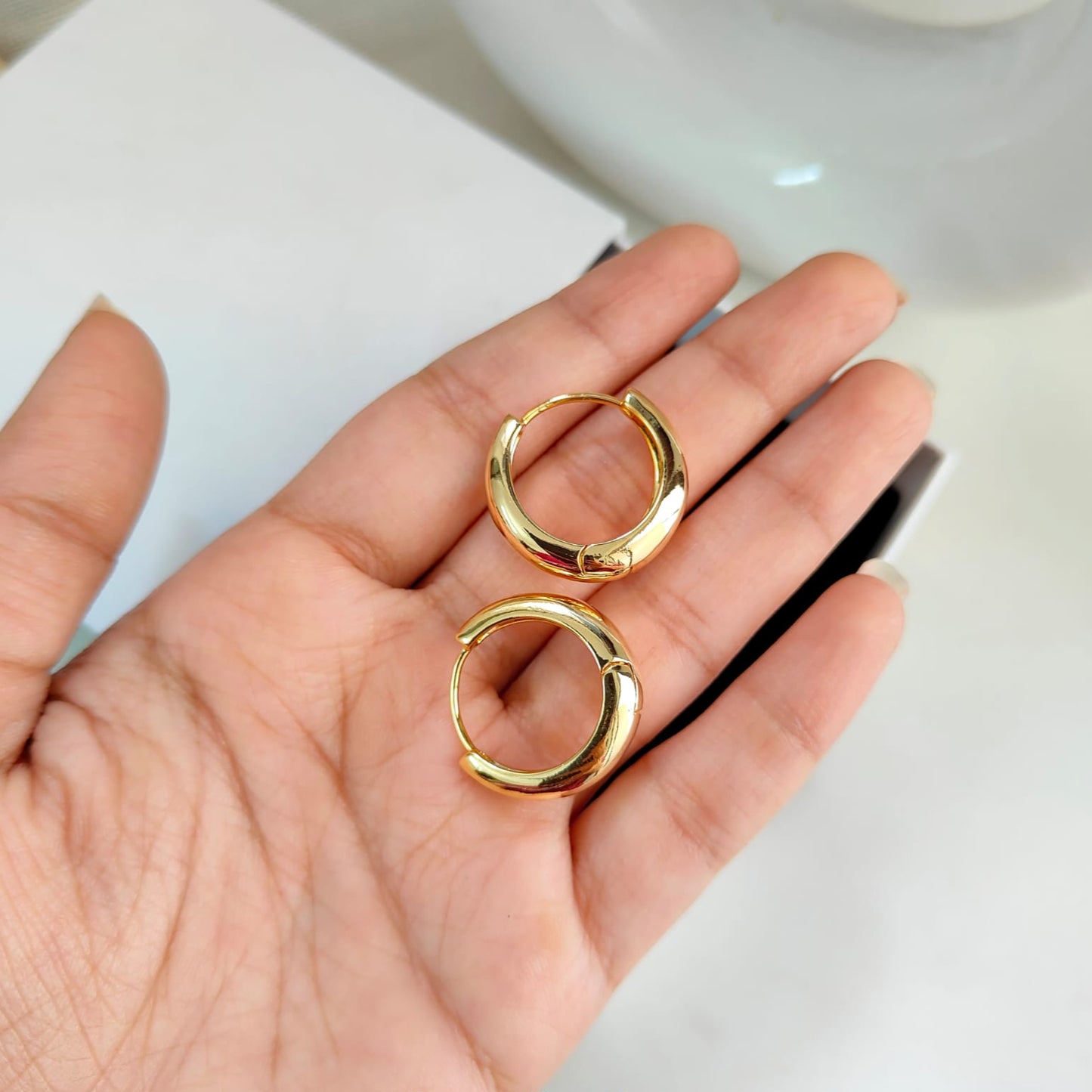 SIMPLE GOLDEN HOOPS 377