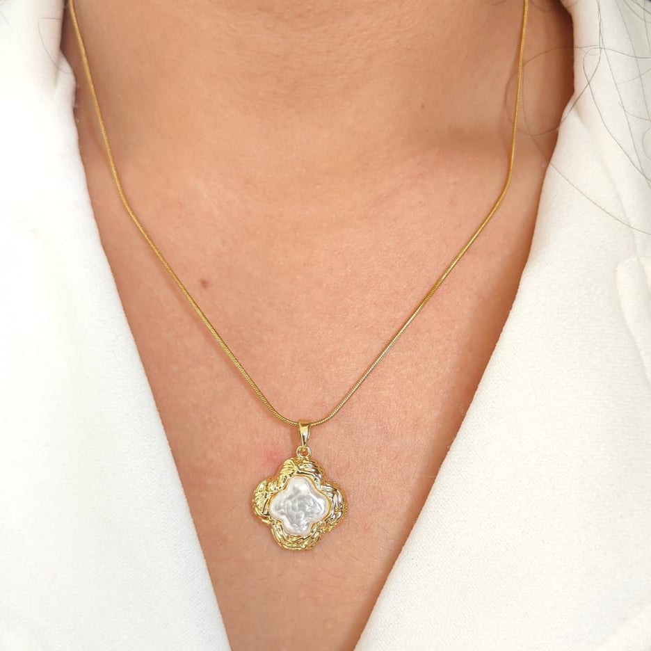MOTHER OF PEARL NECKLACE