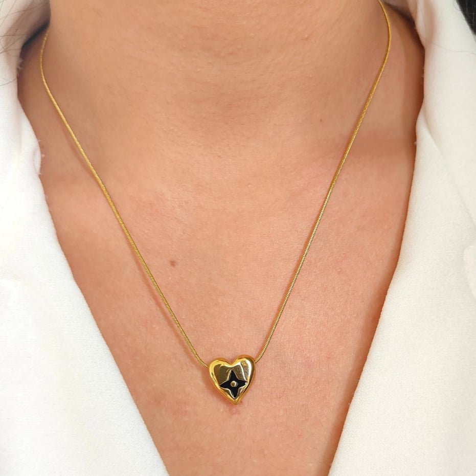 BLACK FILL HEART NECKLACE