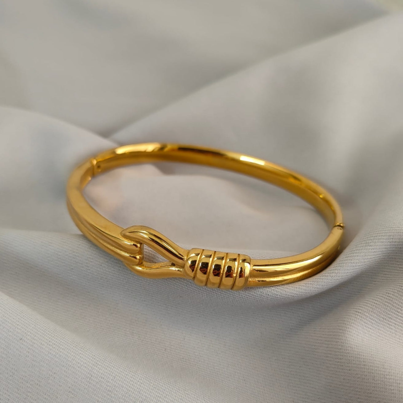BUCKLE BRACELET