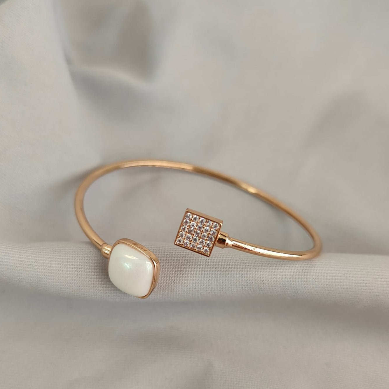 ROSE GOLD TOP OPENABLE BRACELET