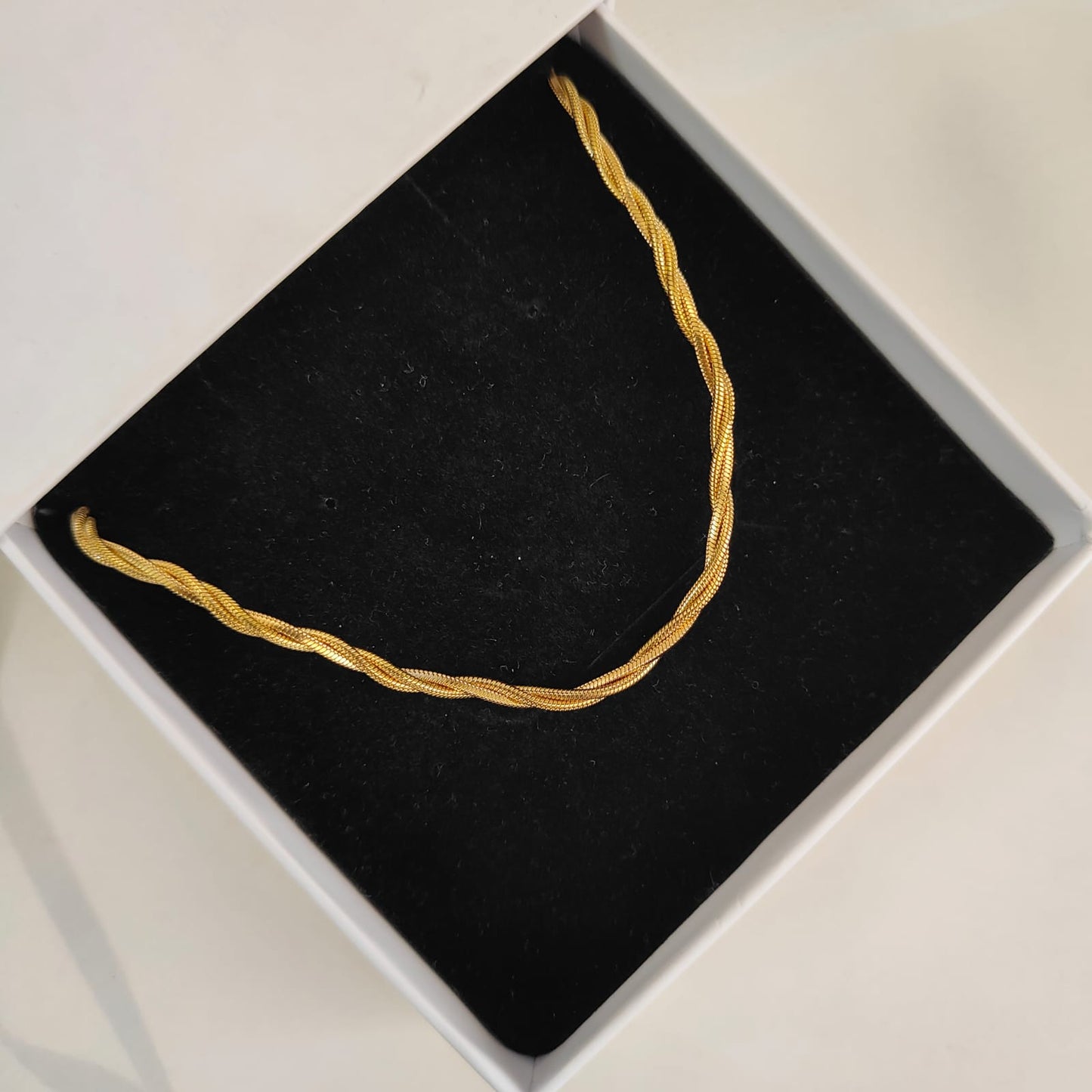 TWISTED NECKLACE