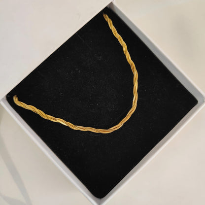 TWISTED NECKLACE