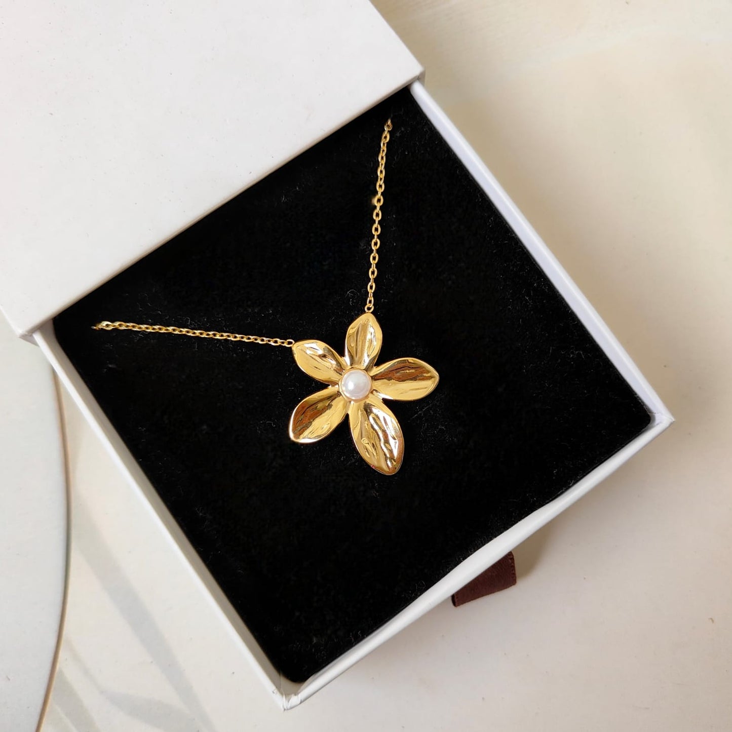 PEARL FLOWER NECKLACE