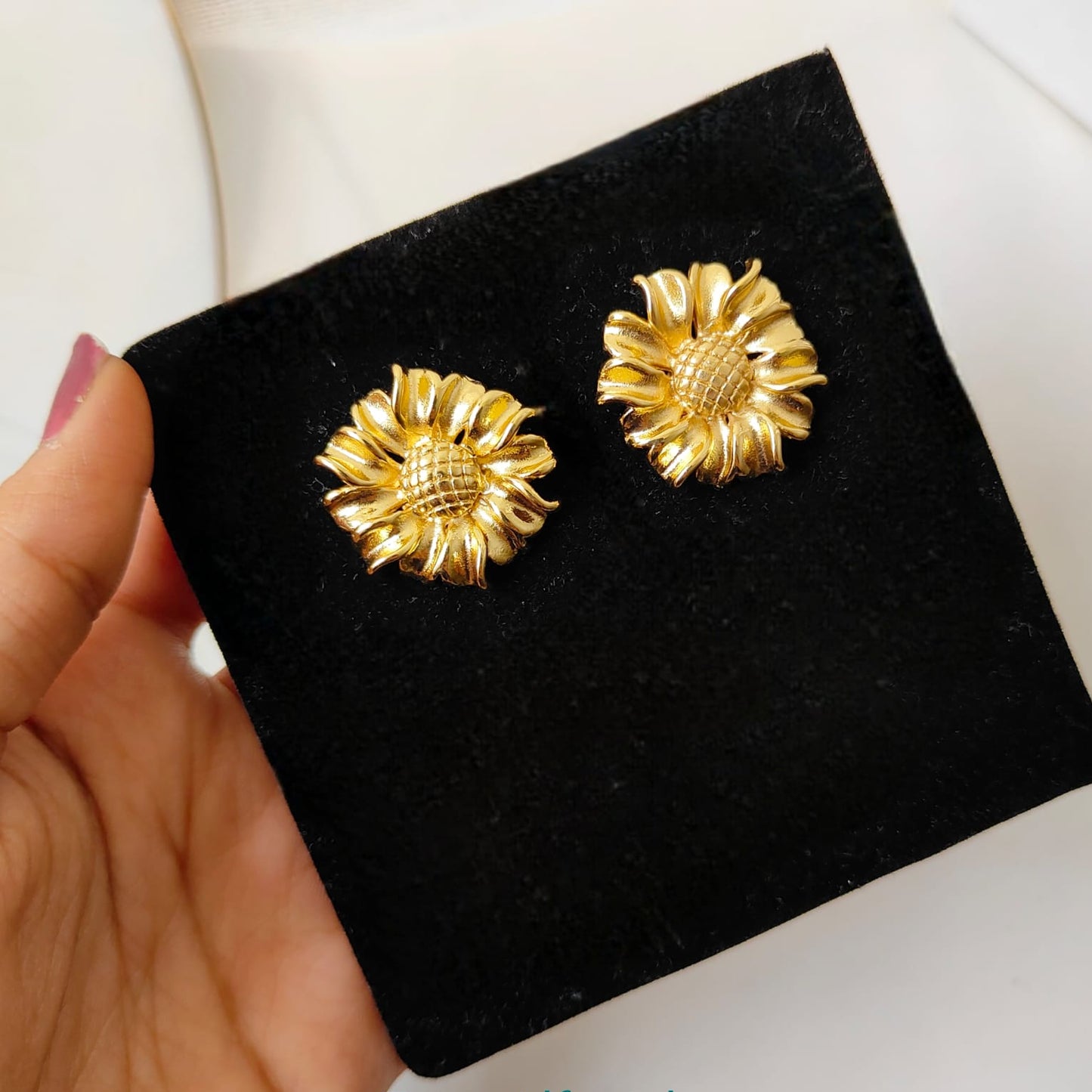 SUNFLOWER STUD