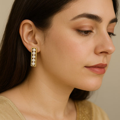 PEARL LINE STATEMENT EARRING 173